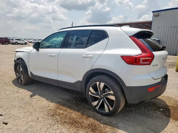YV4L12UC5S2512349 2025 VOLVO XC40 - Image 2