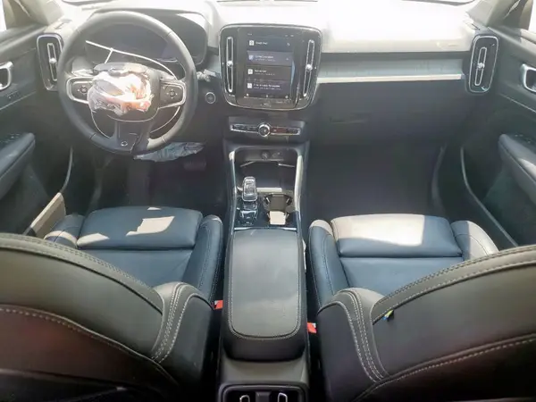 YV4L12UC5S2512349 2025 VOLVO XC40 - Image 8