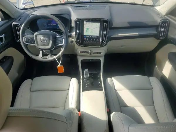 YV4L12UC5S2528714 2025 VOLVO XC40 - Image 8