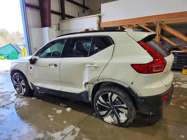YV4L12UC5S2537333 2025 VOLVO XC40 - Image 2