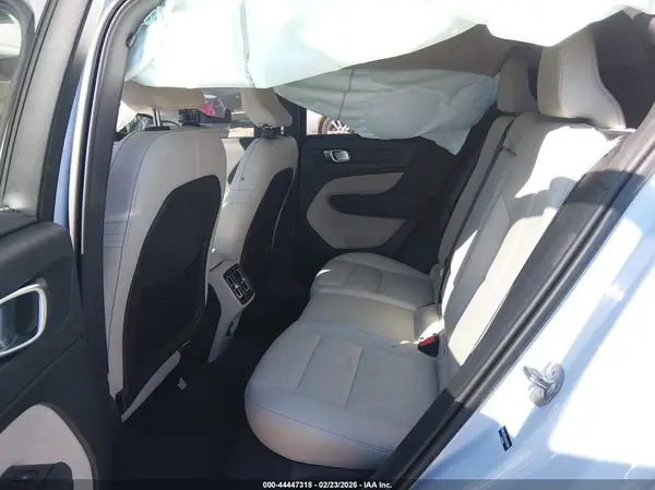 YV4L12UC5S2537901 2025 VOLVO XC40 - Image 8