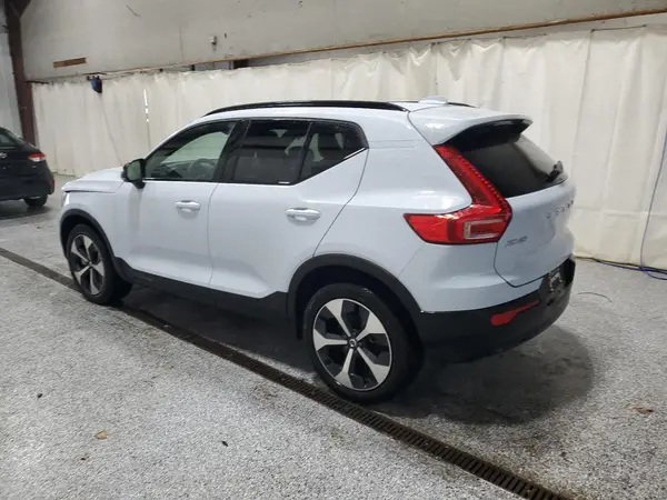 YV4L12UC5S2572552 2025 VOLVO XC40 - Image 2