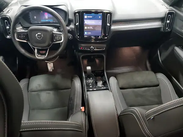 YV4L12UC5S2572552 2025 VOLVO XC40 - Image 8