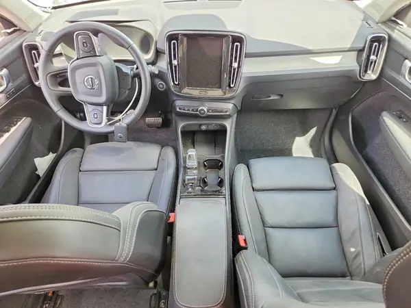 YV4L12UC5T2734701 2026 VOLVO XC40 - Image 8