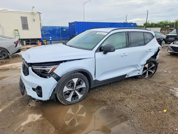 YV4L12UC5T2785289 2026 VOLVO XC40 - Image 1