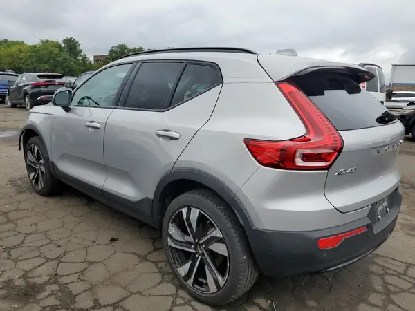 YV4L12UC6S2462352 2025 VOLVO XC40 - Image 2