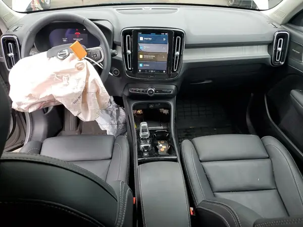 YV4L12UC6S2462352 2025 VOLVO XC40 - Image 8
