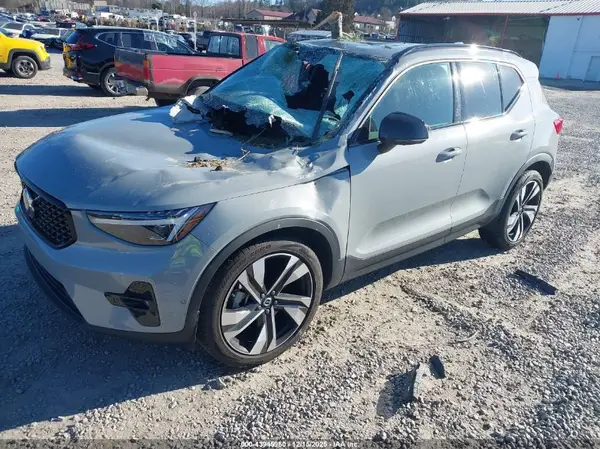 YV4L12UC6S2492483 2025 VOLVO XC40 - Image 2