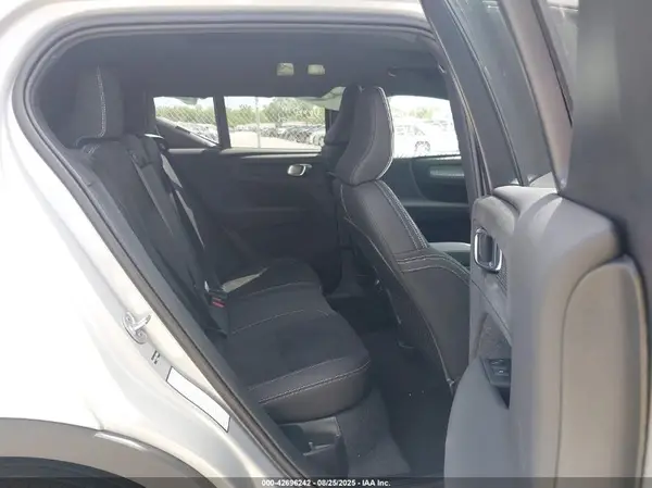 YV4L12UC6S2580286 2025 VOLVO XC40 - Image 8