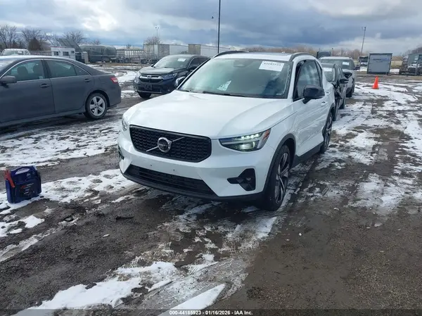 YV4L12UC6S2606417 2025 VOLVO XC40 - Image 2