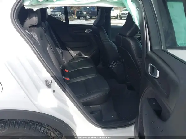 YV4L12UC6S2606417 2025 VOLVO XC40 - Image 8