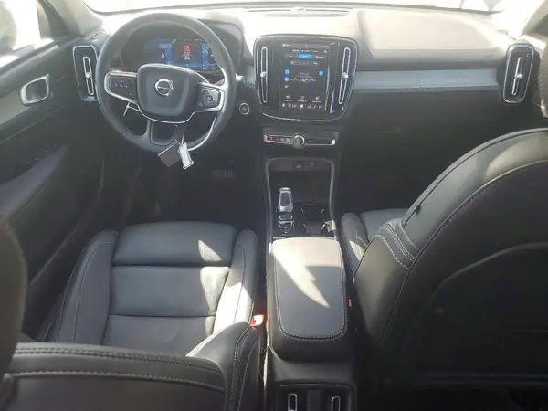 YV4L12UC6T2788573 2026 VOLVO XC40 - Image 8