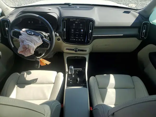 YV4L12UC7S2452400 2025 VOLVO XC40 - Image 8