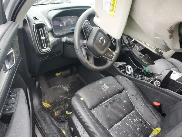 YV4L12UC7S2460903 2025 VOLVO XC40 - Image 8