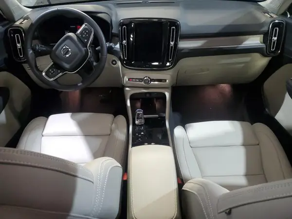 YV4L12UC7S2471819 2025 VOLVO XC40 - Image 8