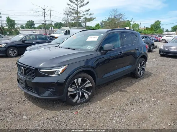 YV4L12UC7S2477426 2025 VOLVO XC40 - Image 2