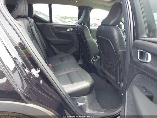 YV4L12UC7S2477426 2025 VOLVO XC40 - Image 8