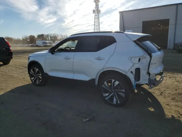 YV4L12UC7S2491410 2025 VOLVO XC40 - Image 2