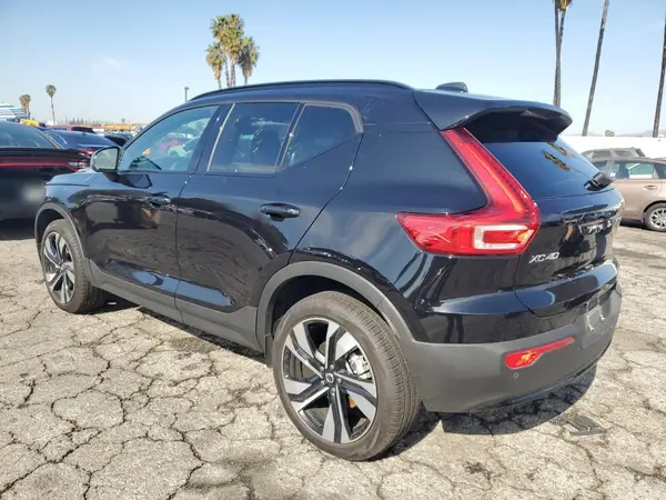 YV4L12UC7S2501174 2025 VOLVO XC40 - Image 2