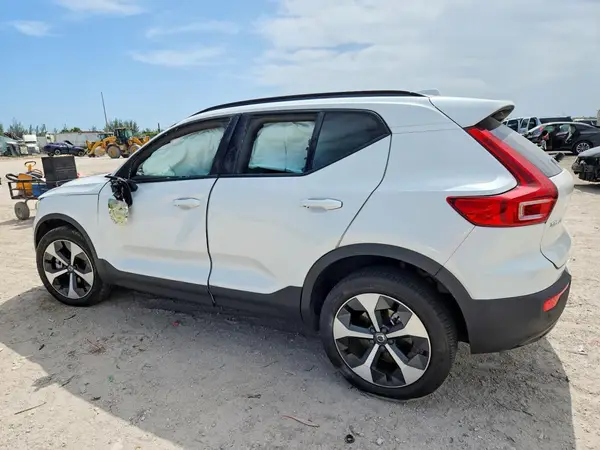 YV4L12UC7S2529203 2025 VOLVO XC40 - Image 2