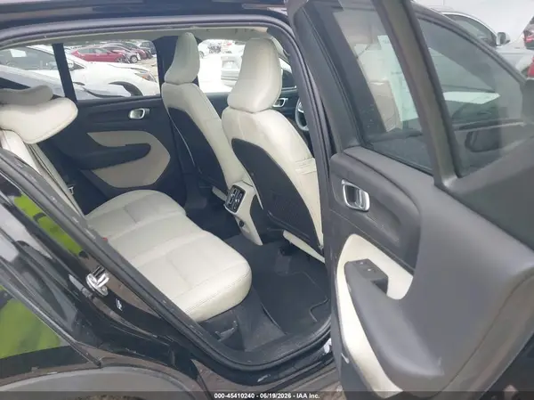 YV4L12UC7S2533705 2025 VOLVO XC40 - Image 8