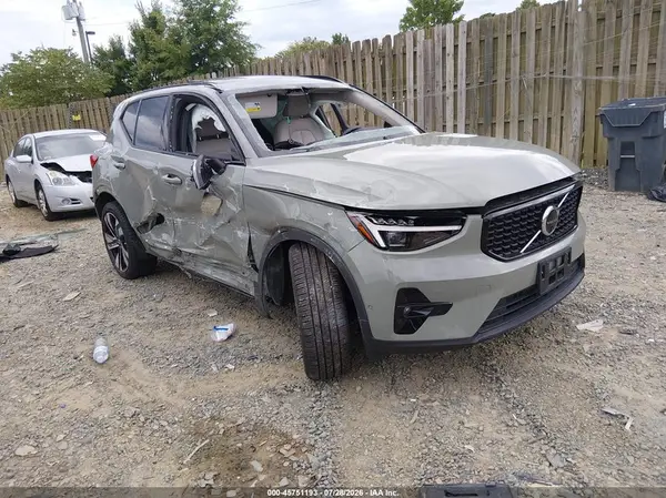 YV4L12UC7S2542405 2025 VOLVO XC40 - Image 1