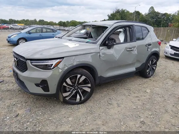 YV4L12UC7S2542405 2025 VOLVO XC40 - Image 2