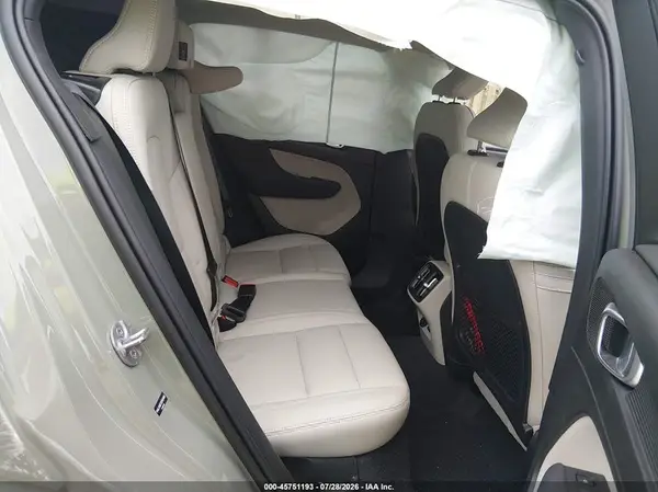 YV4L12UC7S2542405 2025 VOLVO XC40 - Image 8
