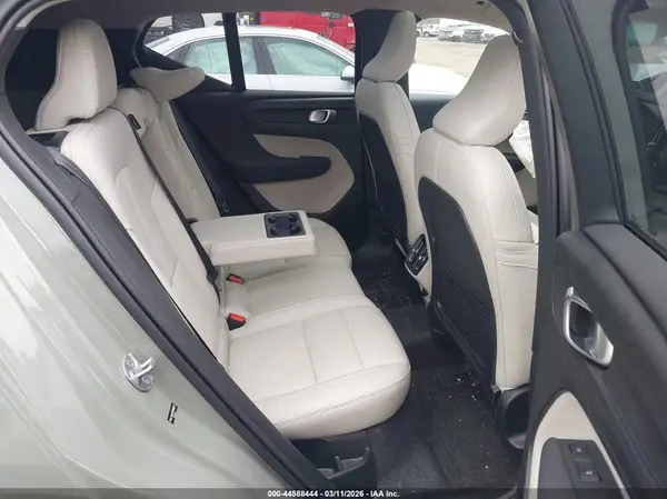 YV4L12UC7S2605017 2025 VOLVO XC40 - Image 8