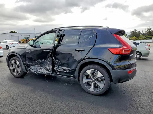YV4L12UC8S2464443 2025 VOLVO XC40 - Image 2