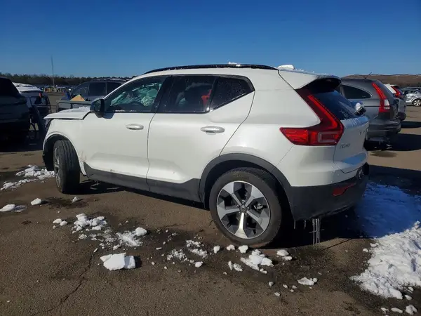 YV4L12UC8S2472302 2025 VOLVO XC40 - Image 2
