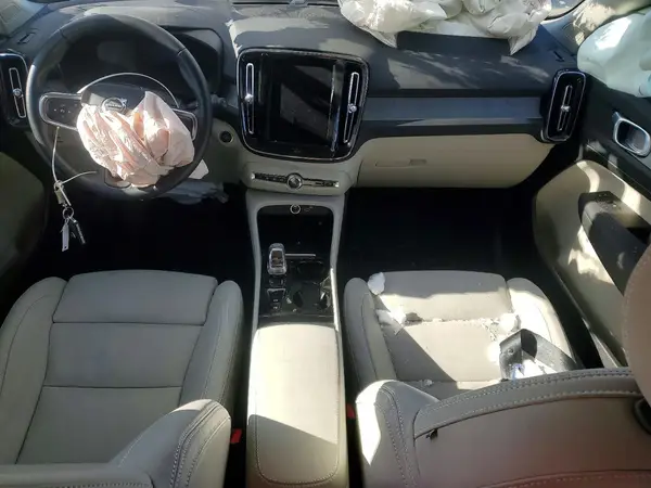 YV4L12UC8S2472302 2025 VOLVO XC40 - Image 8