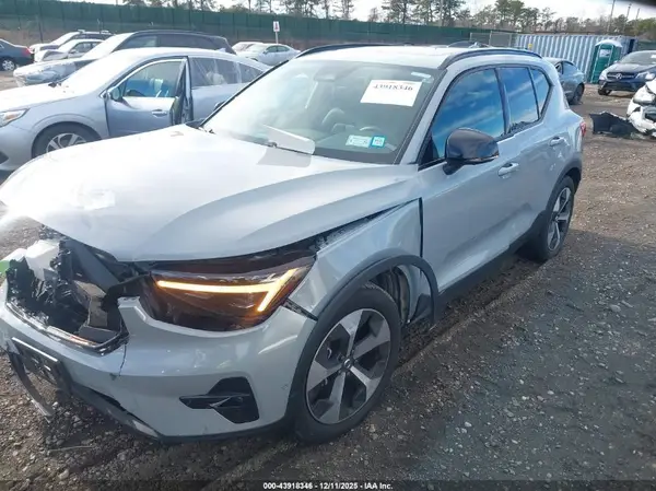 YV4L12UC8S2483428 2025 VOLVO XC40 - Image 2