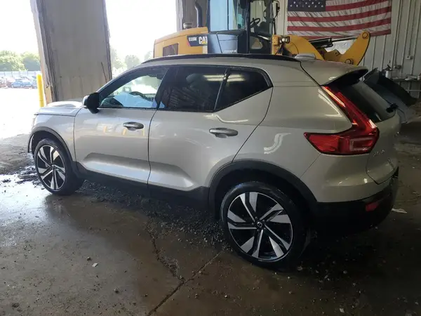 YV4L12UC8S2503855 2025 VOLVO XC40 - Image 2