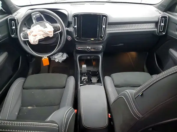 YV4L12UC8S2560072 2025 VOLVO XC40 - Image 8