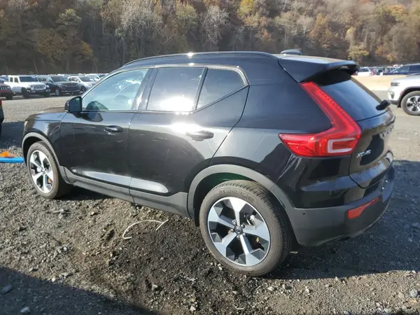 YV4L12UC8S2575915 2025 VOLVO XC40 - Image 2