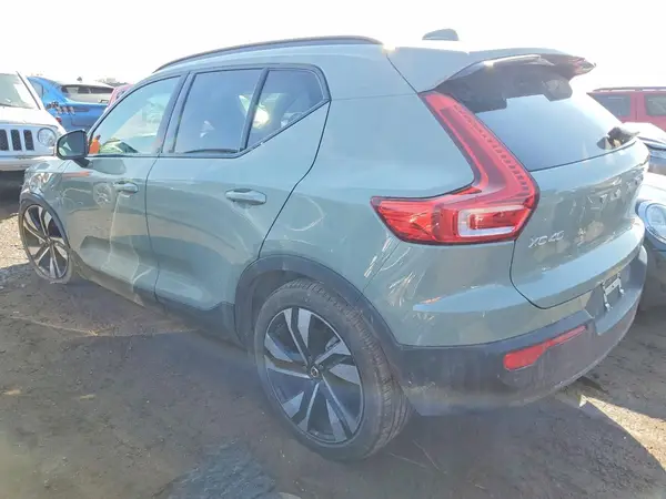YV4L12UC9S2455735 2025 VOLVO XC40 - Image 2