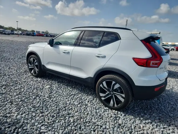 YV4L12UC9S2456433 2025 VOLVO XC40 - Image 2