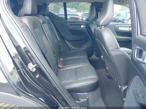YV4L12UC9S2476603 2025 VOLVO XC40 - Image 8