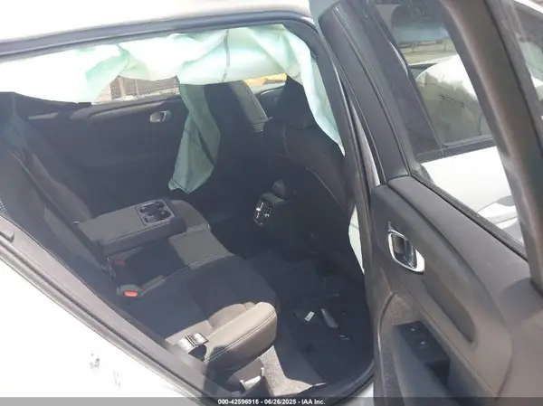 YV4L12UC9S2582694 2025 VOLVO XC40 - Image 8