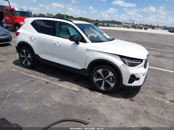 YV4L12UC9T2741781 2026 VOLVO XC40 - Image 1