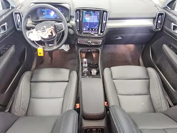 YV4L12UC9T2746687 2026 VOLVO XC40 - Image 8