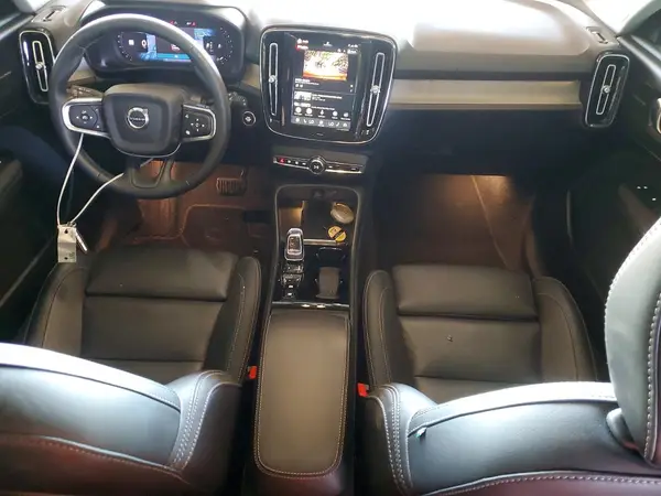 YV4L12UCXS2458207 2025 VOLVO XC40 - Image 8
