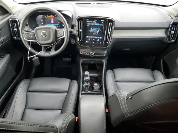 YV4L12UCXS2510080 2025 VOLVO XC40 - Image 8