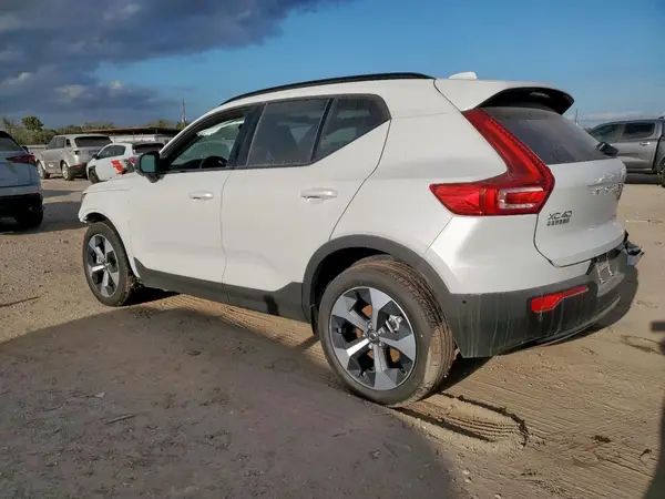 YV4L12UCXS2598323 2025 VOLVO XC40 - Image 2