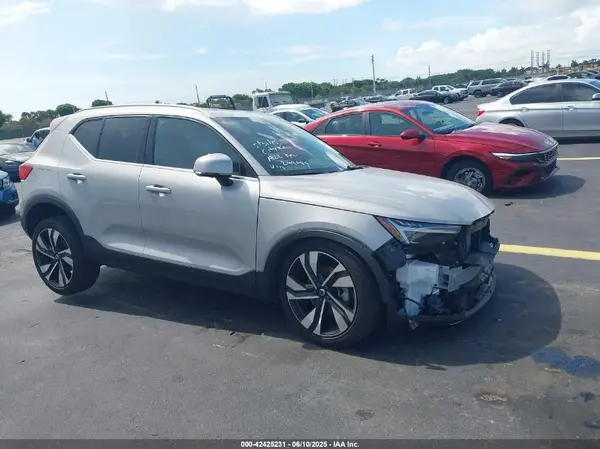 YV4L12UE0R2249649 2024 VOLVO XC40 - Image 1