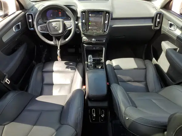 YV4L12UE0R2323944 2024 VOLVO XC40 - Image 8