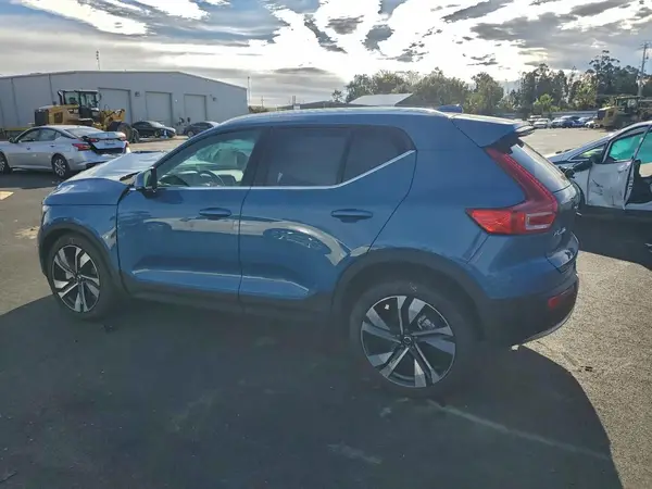 YV4L12UE0S2456595 2025 VOLVO XC40 - Image 2