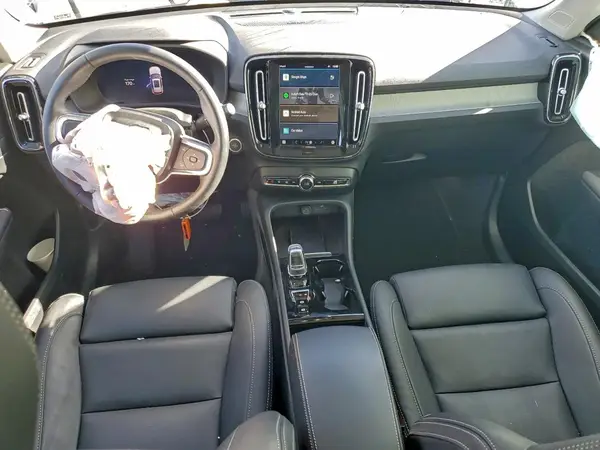 YV4L12UE0S2456595 2025 VOLVO XC40 - Image 8