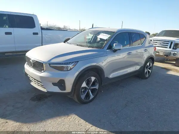 YV4L12UE0S2589292 2025 VOLVO XC40 - Image 2